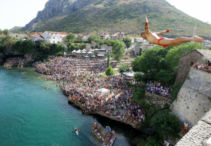 Najljepša skakaonica na svijetu: Sa Starog mosta skaču 53 skakača