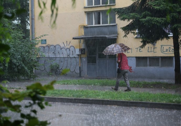 Snažan pljusak iznenadio Sarajlije