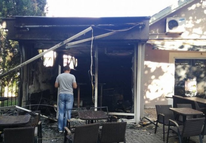 Mostar: Izgorio caffe bar 'Public' na Aveniji