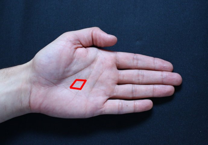 POGLEDAJTE SVOJE DLANOVE i saznajte šta znači kad imate TROUGAO ili ZVIJEZDU, a šta kad imate DIJAMANT! (FOTO)