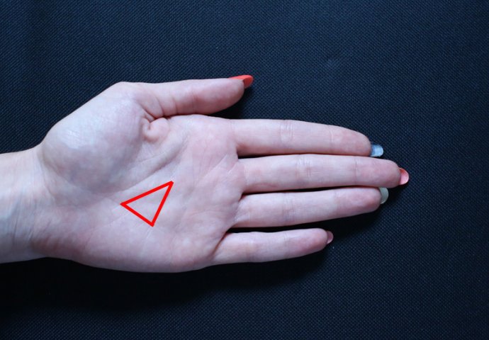 POGLEDAJTE SVOJE DLANOVE i saznajte šta znači kad imate TROUGAO ili ZVIJEZDU, a šta kad imate DIJAMANT! (FOTO)