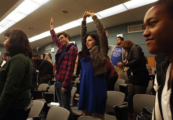 Ispravite na vrijeme: Ukoliko sjedite na ovaj način imat ćete velikih problema sa kičmom