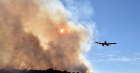 POŽAR NA GRANICI HRVATSKE I BiH: Gori 50 hektara zemlje (VIDEO) 