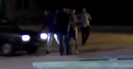 Šokantan snimak iz Srbije: Muškarac automobilom pokosio ljude koji su igrali kolo na ulici