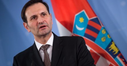 Kovač odbio primiti protestnu notu Srbije zbog paljenja zastave