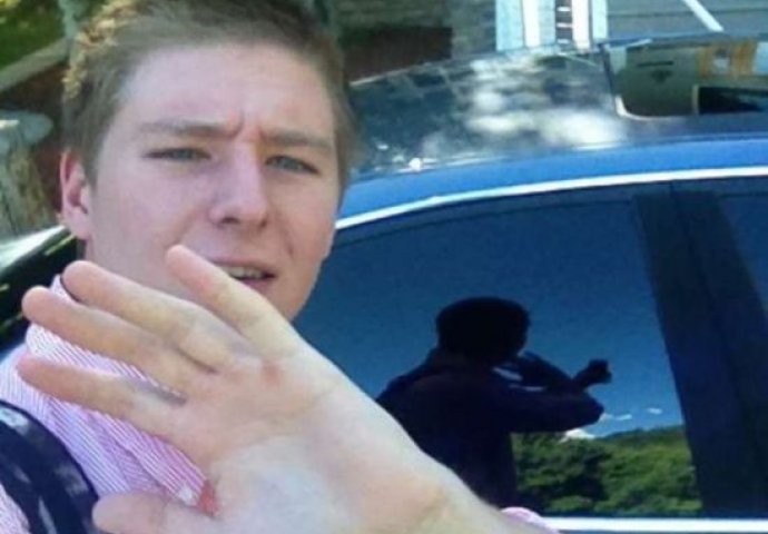 Ne dozvolite sebi ovakav blam: Prilikom slikanja ne zaboravite da postoji odraz u ogledalu!