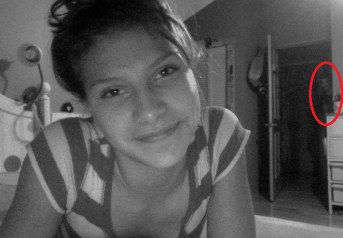 Ne dozvolite sebi ovakav blam: Prilikom slikanja ne zaboravite da postoji odraz u ogledalu!