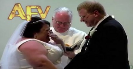 Stali su ispred oltara, a onda se dogodilo nešto što niko nije očekivao (VIDEO)