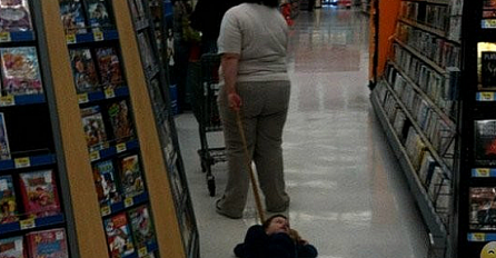 NAJGORI RODITELJI NA SVIJETU: Fotografije koje će vas ostaviti u nevjerici 