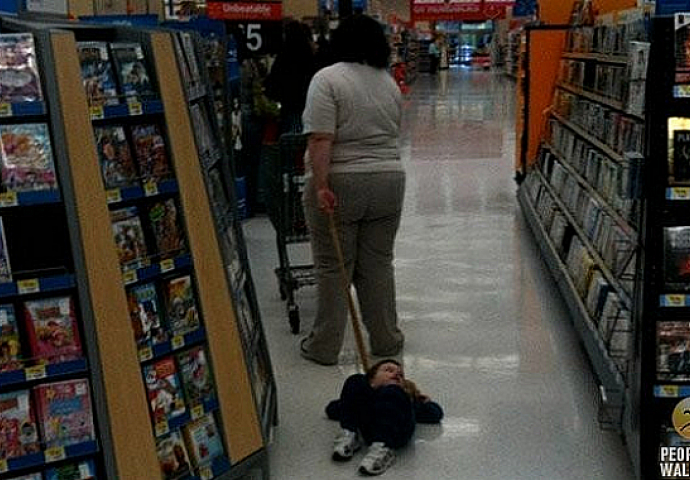 NAJGORI RODITELJI NA SVIJETU: Fotografije koje će vas ostaviti u nevjerici 