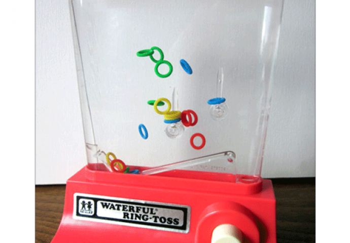 Prstenčiće koji plivaju po vodi trebalo je nabaciti na kuku: Sjećate li se ove igre?