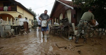 22 poginulih nakon poplava u Makedoniji, traga se za šesnaestomjesečnim djetetom 