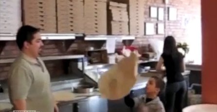 Ovo su majstori svog posla: Pogledajte kako ovaj klinac pravi pizzu (VIDEO)