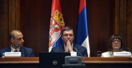 Opozicija napustila salu kada je Vučić počeo da čita ekspoze