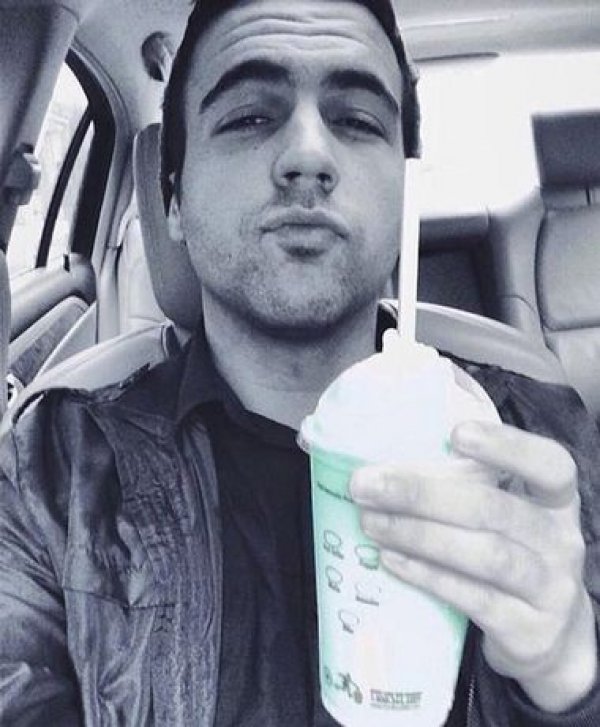guys-imitate-girls-on-instagram-6