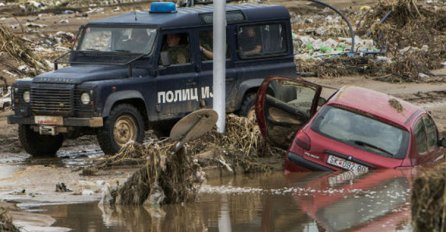 Skoplje: Nakon poplava majka i kćerka pronađene žive u blatu  