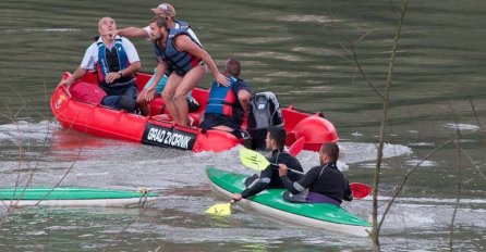 Nastavljena potraga za mladićem koji je skočio sa Starog mosta u Mostaru i nije izronio