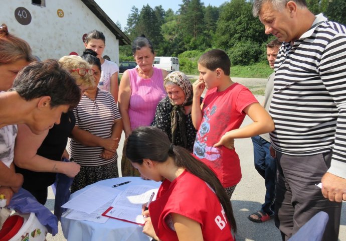 Crveni križ FBiH obezbijedio humanitarnu pomoć za kolektivne centre