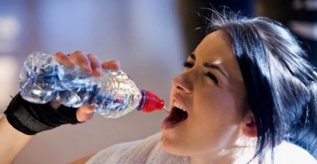 Nikad nemojte dva puta koristiti istu plastičnu flašu 