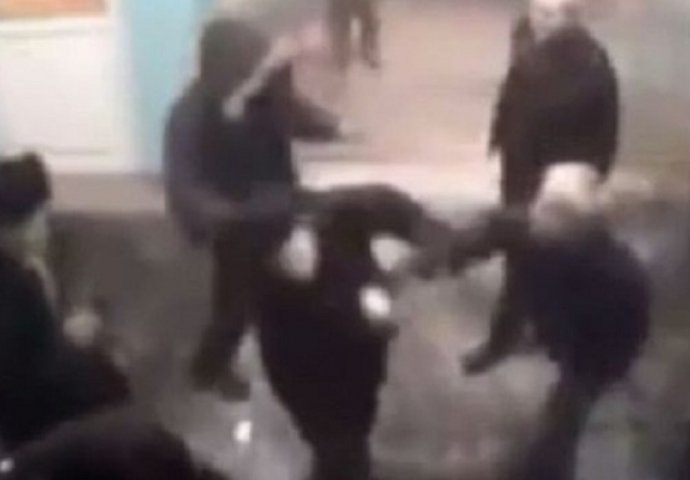  OSVETA: Krenuli su udarati dječake, a onda se umješao Rus od 70 godina (VIDEO) 