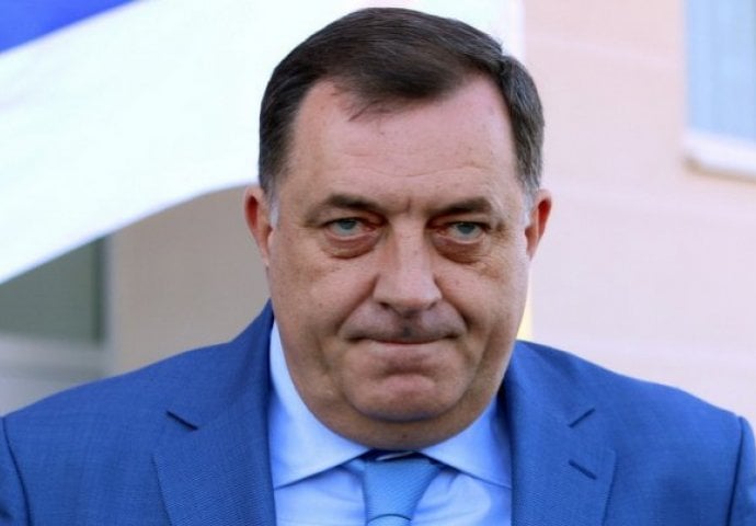 Dodik u Srebrenici negirao genocid 