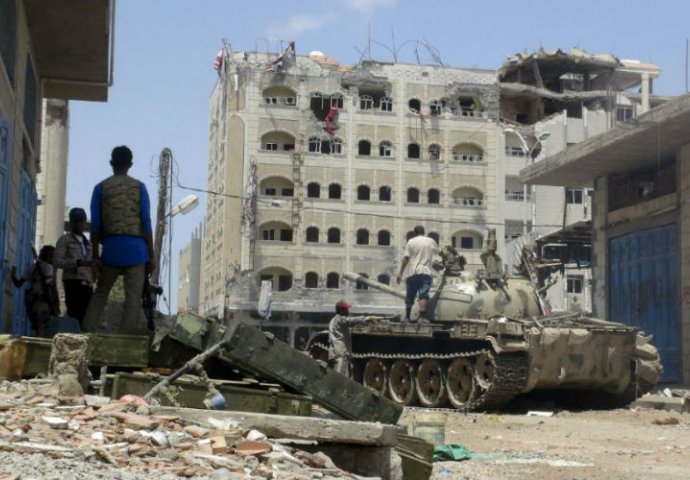 Jemen: Šesnaest osoba poginulo u zračnom napadu
