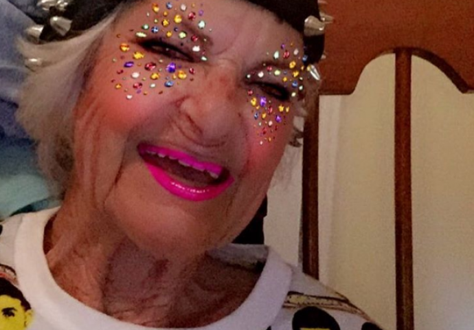 Naziva se "zločestom bakicom" i ima preko 2 miliona pratitelja na Instagramu 