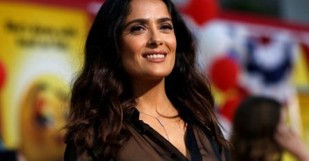Salma Hayek uradila ono što nijedna žena do sada nije: Hit na crvenom tepihu 