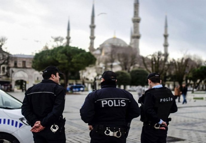 Turska objavila dva dekreta: Otpušteno više od 2.000 policajaca