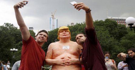 Statue golog Trumpa postavljene širom SAD (FOTO) 