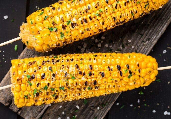 Kako da ispečete kukuruz kod kuće bez roštilja i žara 