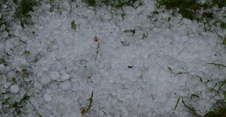 STRAŠNO NEVRIJEME POGODILO CAZIN: Led razbijao auta, prozore, fasade…