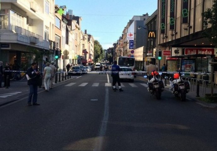 BELGIJA: Žena mačetom nasrnula na ljude na ulici