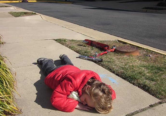 Urnebesne fotografije koje dokazuju da djeca mogu zaspati bukvalno bilo gdje