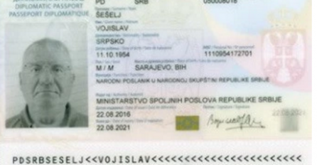 Šešelj dobio pasoš i opet javno provocira