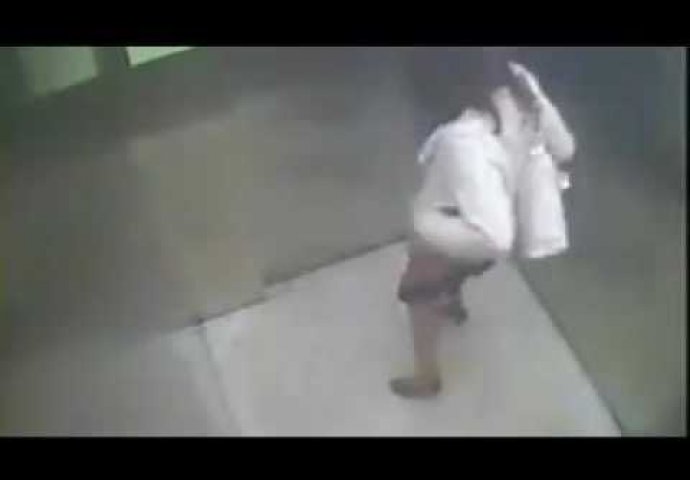 Djevojka je ušla u lift i skinula gaćice: Ovo je nešto najgadnije što ste ikada vidjeli! (VIDEO)