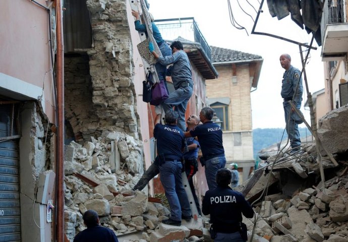 Italija: Nakon zemljotresa grad Amatrice razrušen, najmanje 18 mrtvih