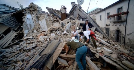 [VIDEO] Italijani snimili prizore nakon razornog zemljotresa - od grada ostale samo ruševine