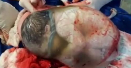 ZADIVLJUJUĆE: Video bebe rođene u netaknutom vodenjaku ostavit će vas bez riječi 