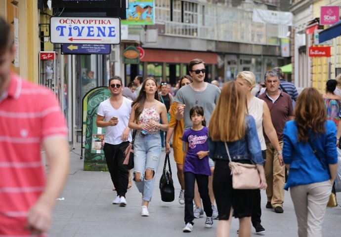 Sunce izmamilo osmjehe u Sarajevu: 'Lijepe žene prolaze' 