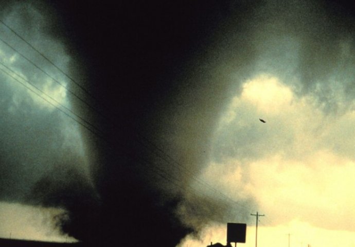 Tornado u Indiani razorio brojne kuće, hiljade stanovnika bez struje