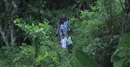 Ovaj dječak i njegova braća do škole prelaze četiri planine i dvije rijeke (VIDEO)