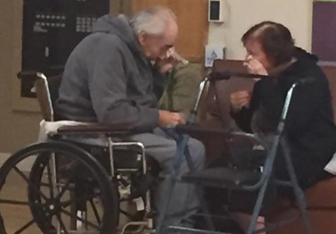 Prisilno razdvojeni poslije 62 godine ljubavi: Suze bake i deke stežu i najtvrđa srca! (VIDEO)