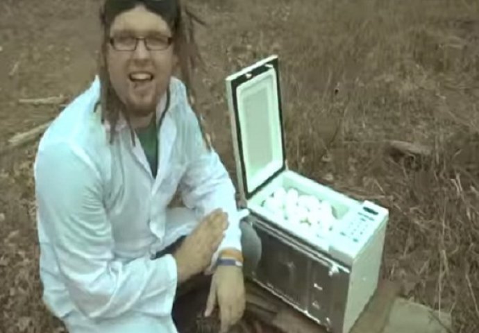 Ovaj čovjek je stavio 173 jaja u mikrovalnu, pogledajte šta se dogodilo sa njima (VIDEO)