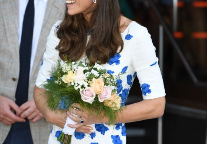 Haljina sa plavim makovima idealna za prvi dan na poslu: Kate Middleton 