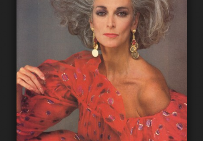 Ima čak 85 godina a kad zakorači na modnu pistu, publika zanijemi (VIDEO)