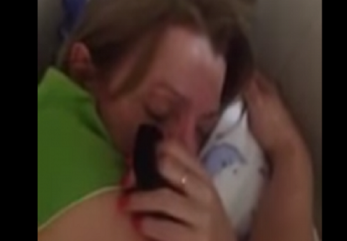 Žena mu je hrkala, a ono što je on uradio će vas nasmijati do suza (VIDEO) 