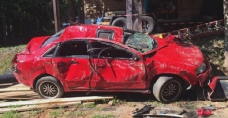 Tata nije sretan: Bagerom demolirao skupocjeni auto svoje kćerke, razlog je nevjerovatan (VIDEO)