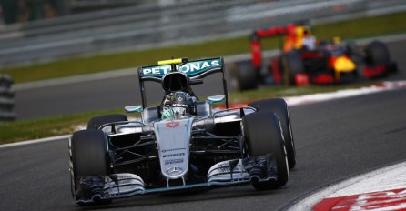 Rosberg slavio u haotičnoj utrci, Hamilton oduševio