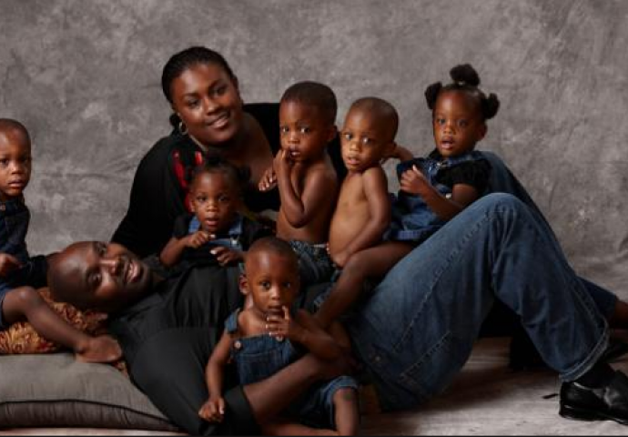 Osmočlana porodica istopila nam je srca ovom fotografijom a šest godina kasnije dešava se ovo (FOTO)